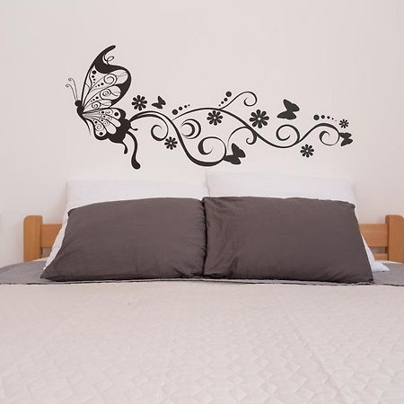 Lara - Apartment Near The Beach Vrbnik Εξωτερικό φωτογραφία
