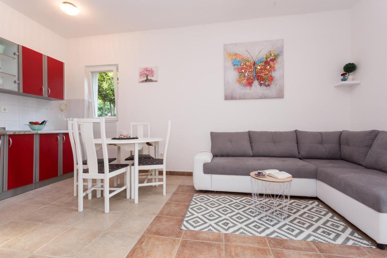 Lara - Apartment Near The Beach Vrbnik Εξωτερικό φωτογραφία