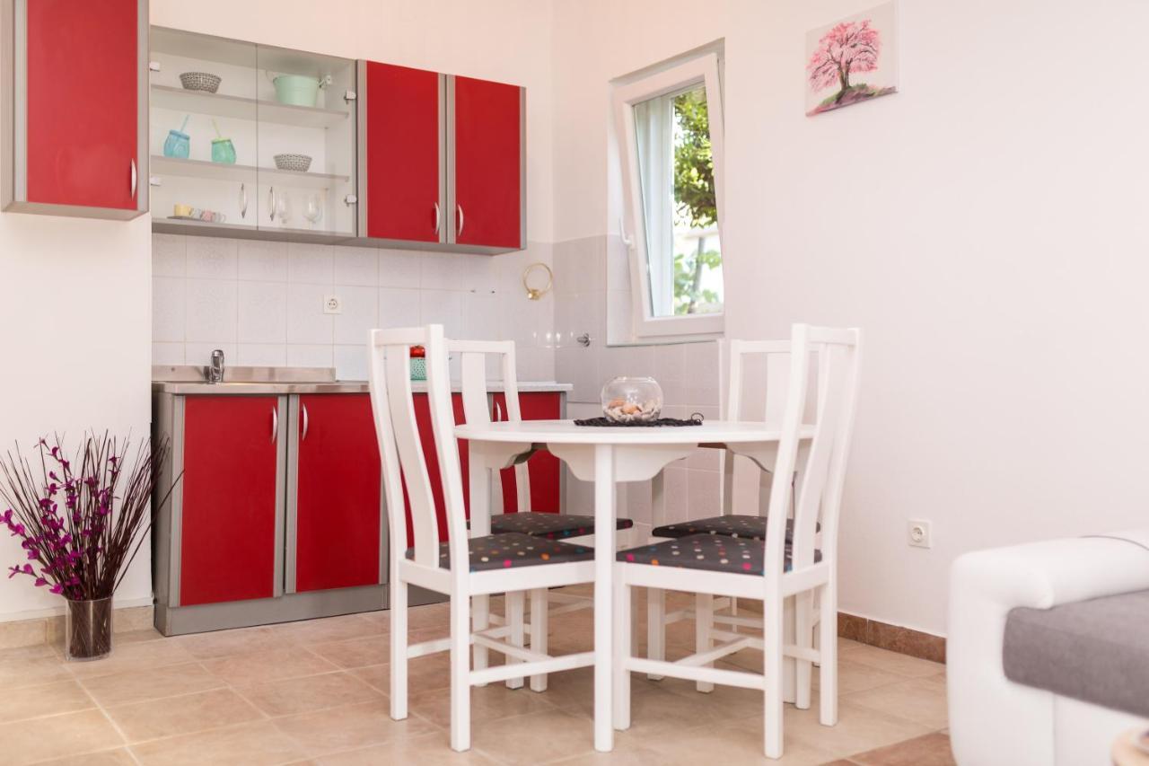 Lara - Apartment Near The Beach Vrbnik Εξωτερικό φωτογραφία