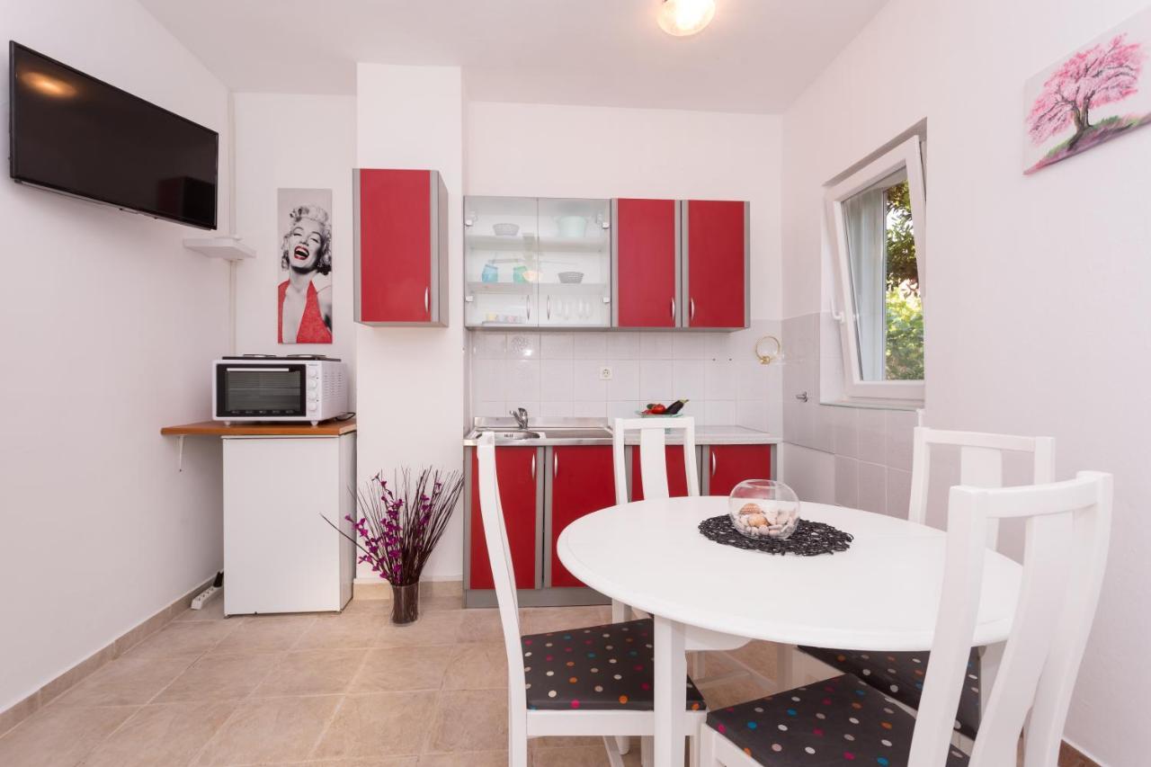 Lara - Apartment Near The Beach Vrbnik Εξωτερικό φωτογραφία