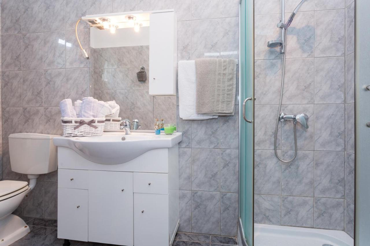 Lara - Apartment Near The Beach Vrbnik Εξωτερικό φωτογραφία